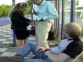 Milf Mit Dicken Natur Titten Wird Von 2 Fremden Gefickt